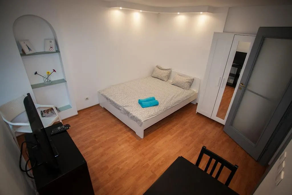 Funky Party Studio Apartment Bucharest 0*,